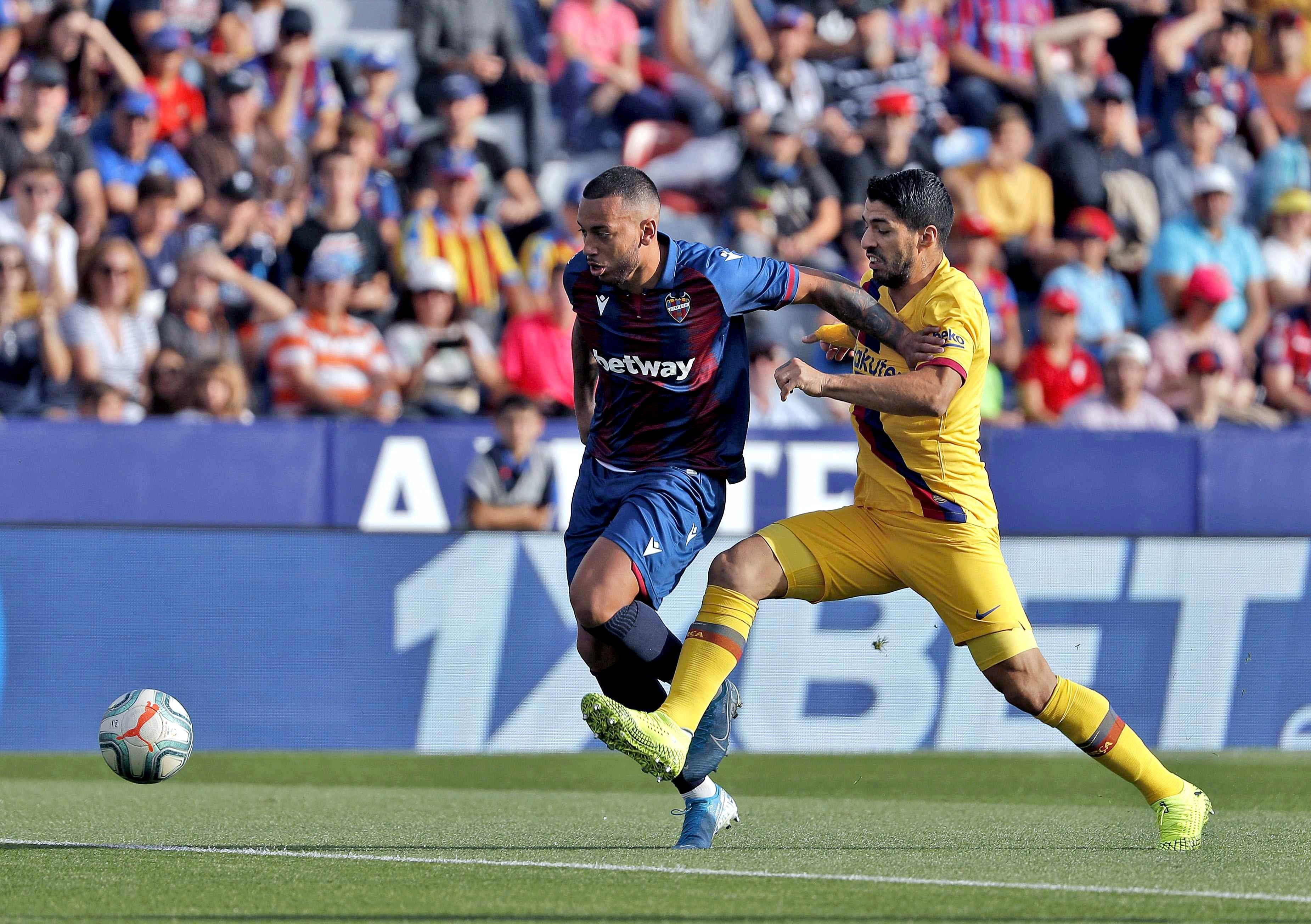 Luis Suárez, en el partido ante el Levante | EFE