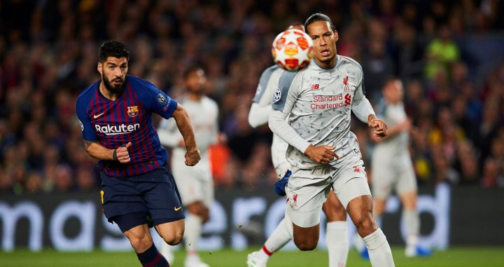 Una foto de Luis Suárez y Virgil Van Dijk durante el Barça - Liverpool / EFE