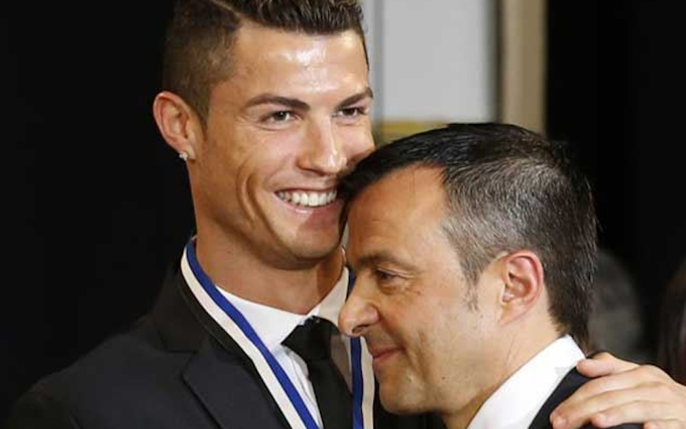 Una foto de archivo de Cristiano Ronaldo y Jorge Mendes