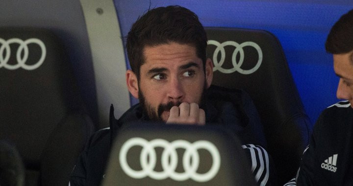 Una foto de Isco Alarcón en el banquillo del Santiago Bernabéu / EFE