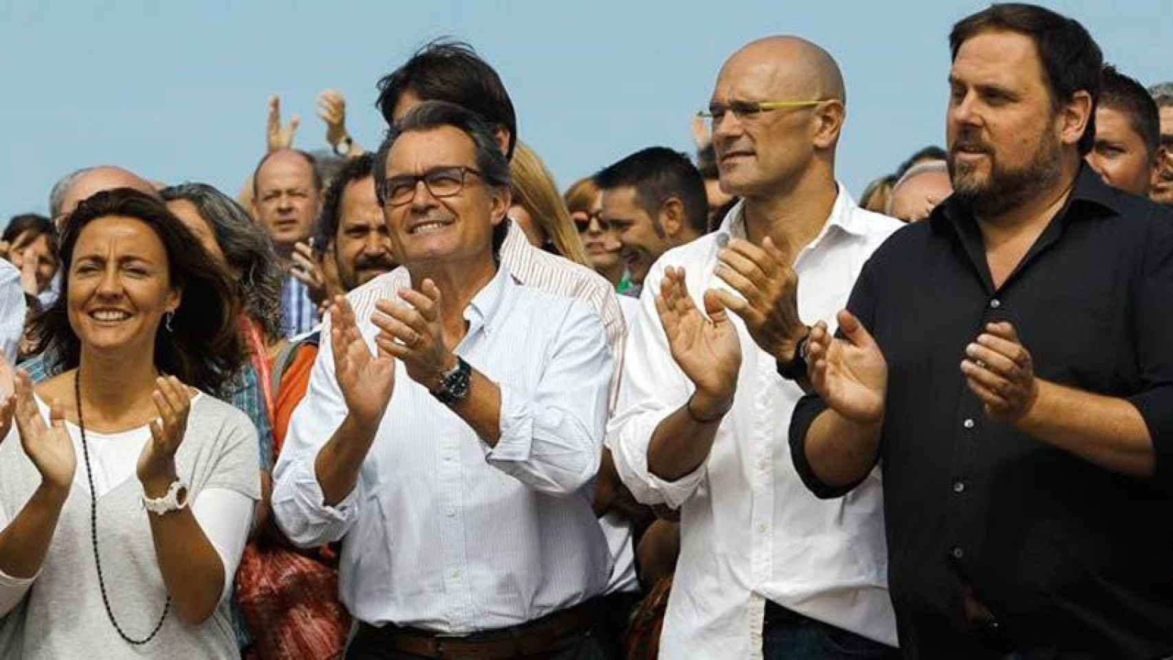 Mercé Conesa, presidenta de la Diputación de Barcelona, durante la campaña del 27S junto a Mas, Romeva y Junqueras.