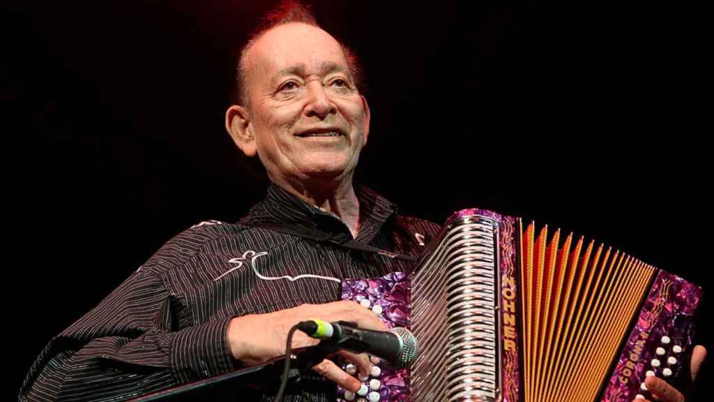 Flaco Jiménez, tocando su célebre acordeón / EFE