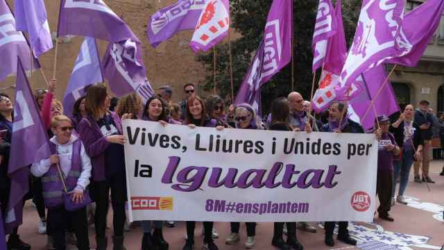 Asistentes de la manifestación por el 8M en Tarragona / FABIÀN PONS - EUROPA PRESS