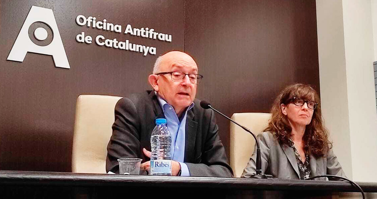 Miquel Àngel Gimeno (i), director de la Oficina Antifraude de Cataluña (OAC), en rueda de prensa hoy / CG