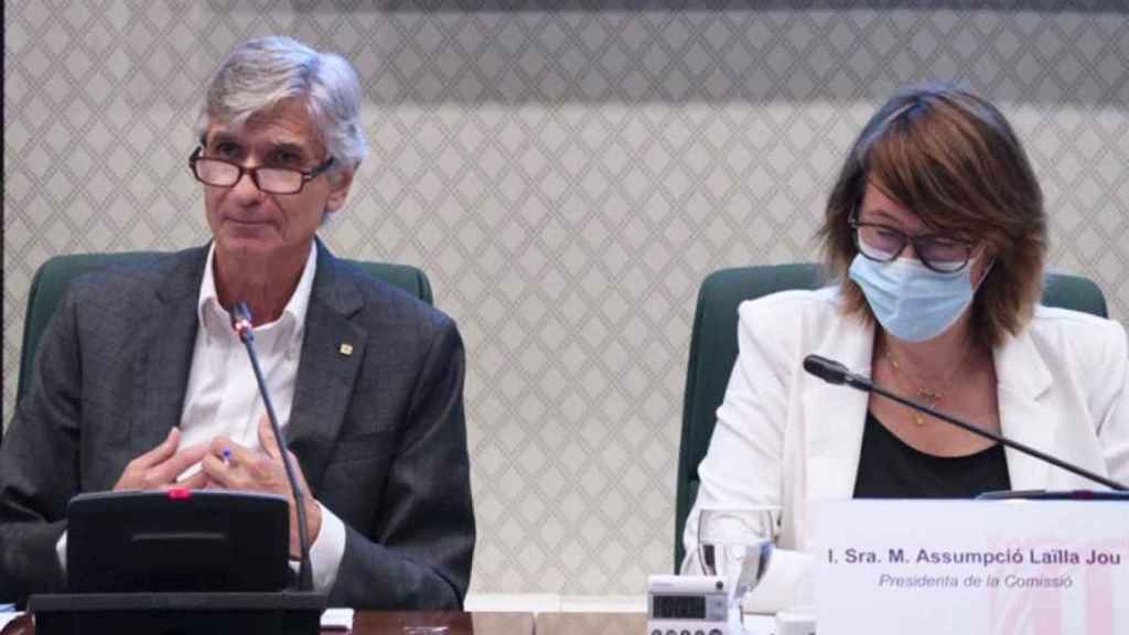 Josep Maria Argimon (i), consejero catalán de Salud, en la comisión de Sanidad del Parlament / EP