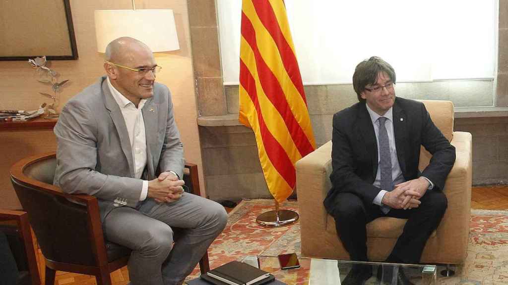 El Govern, con Puigdemont y Romeva --en la imagen--a la cabeza, decretan el apagón informativo / EFE