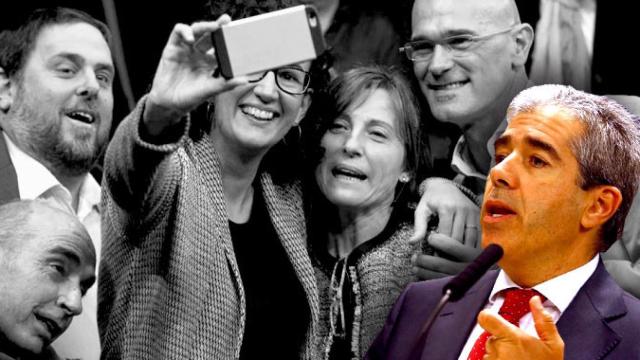 Los diputados de Junts pel Sí, Lluís LLach (i) Oriol Junqueras (2i), Marta Rovira (3i) y Raül Romeva (d) con Carme Forcadell. En primer plano Francesc Homs / FOTOMONTAJE DE CG