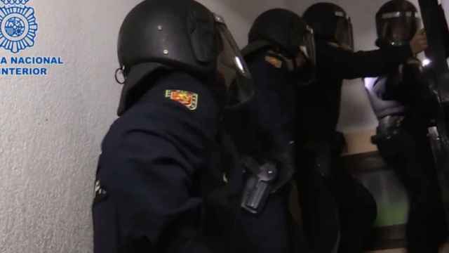 La policía desmantela en Barcelona la banda que de explotación sexual que actuaban en Qatar - CNP