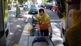 Un trabajador de una ambulancia del SEM / EP