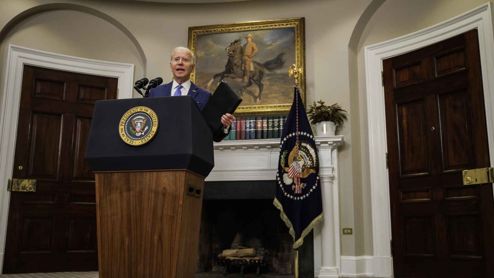 El presidente Estados Unidos, Joe Biden, habla en la Sala Roosevelt de la Casa Blanca en Washington / EFE