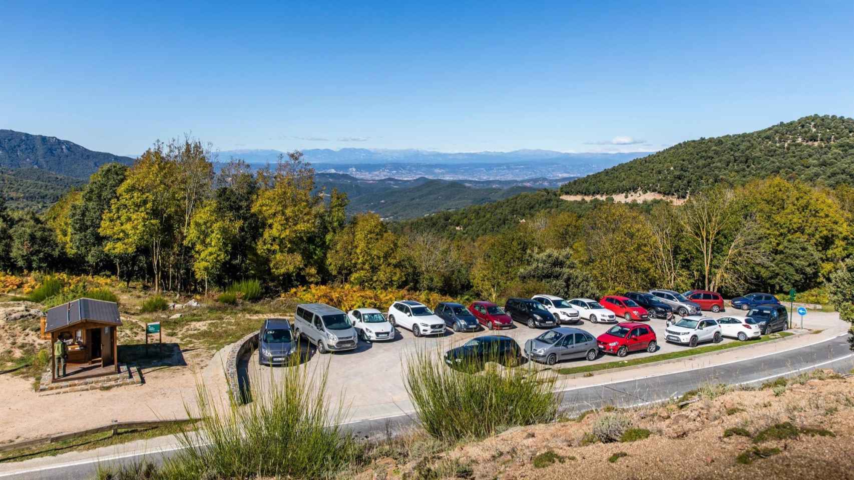 Uno de los aparcamientos que dan acceso al Parque Natural del Montseny / EP