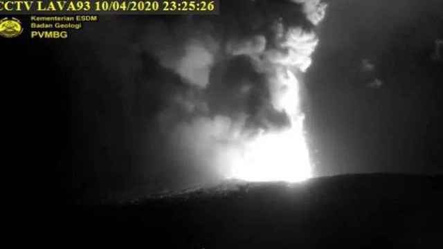Imagen del volcán Krakatoa entrando en erupción / EP