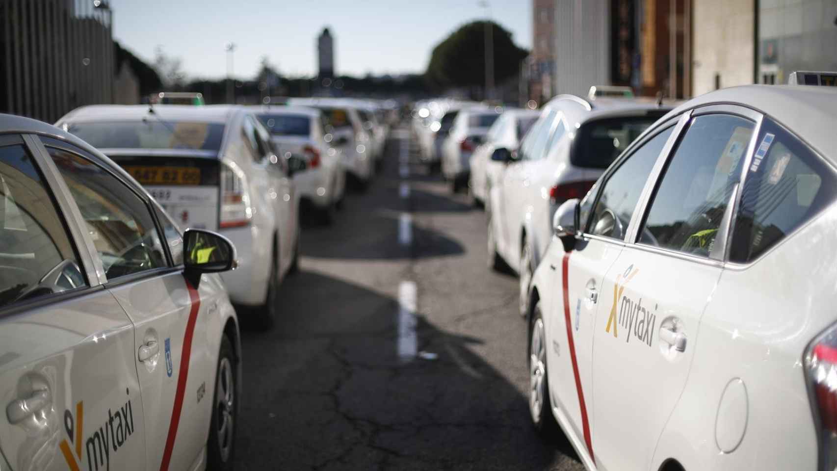 Taxistas de Madrid cerrando el paso a las instalaciones de Ifema, el recinto ferial / EUROPA PRESS