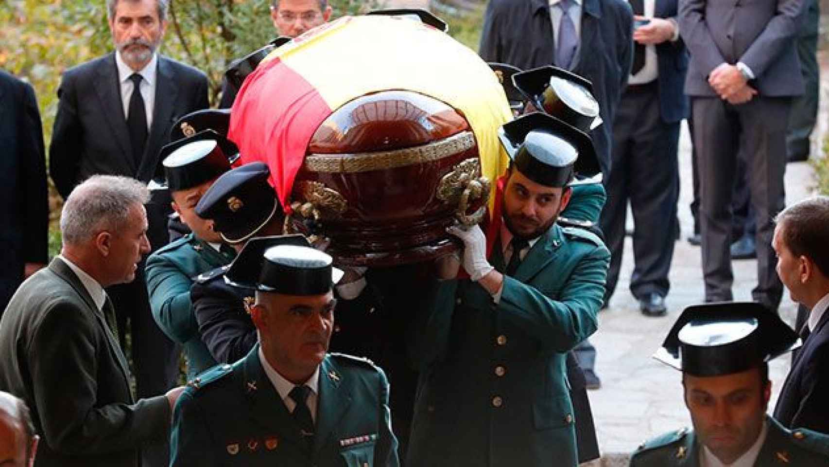 El féretro con los restos del fiscal general del Estado, José Manuel Maza, durante su funeral / EFE