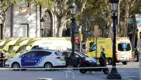 Ambulancias del Sistema de Emergencias Médicas (SEM) en Las Ramblas de Barcelona el jueves / EFE