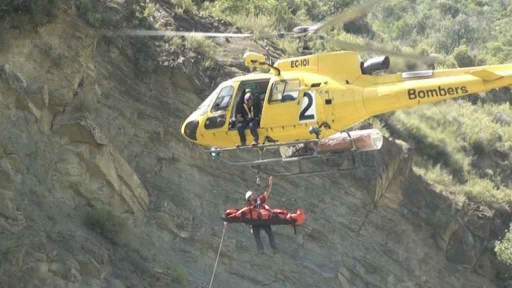 Un helicóptero de los Bomberos de la Generalitat, en unos ejercicios de salvamento.