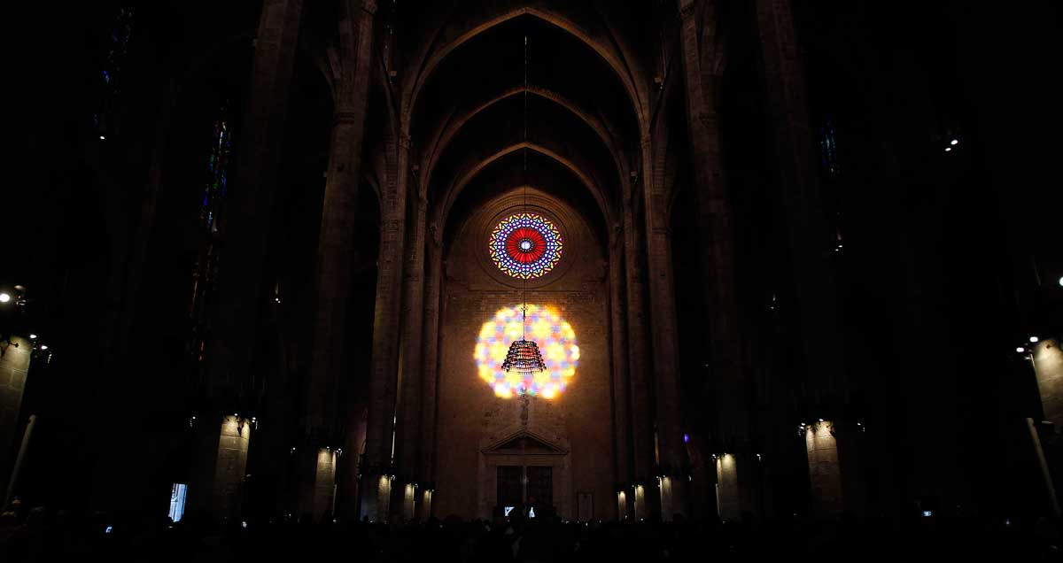 Proyección del rosetón mayor de la catedral de La Seu de Palma de Mallorca / EUROPA PRESS