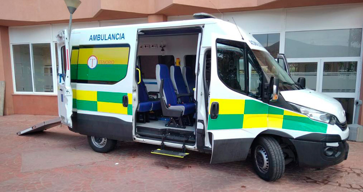 Imagen de un vehículo de transporte sanitario de Ambulancias Tenorio / Cedida