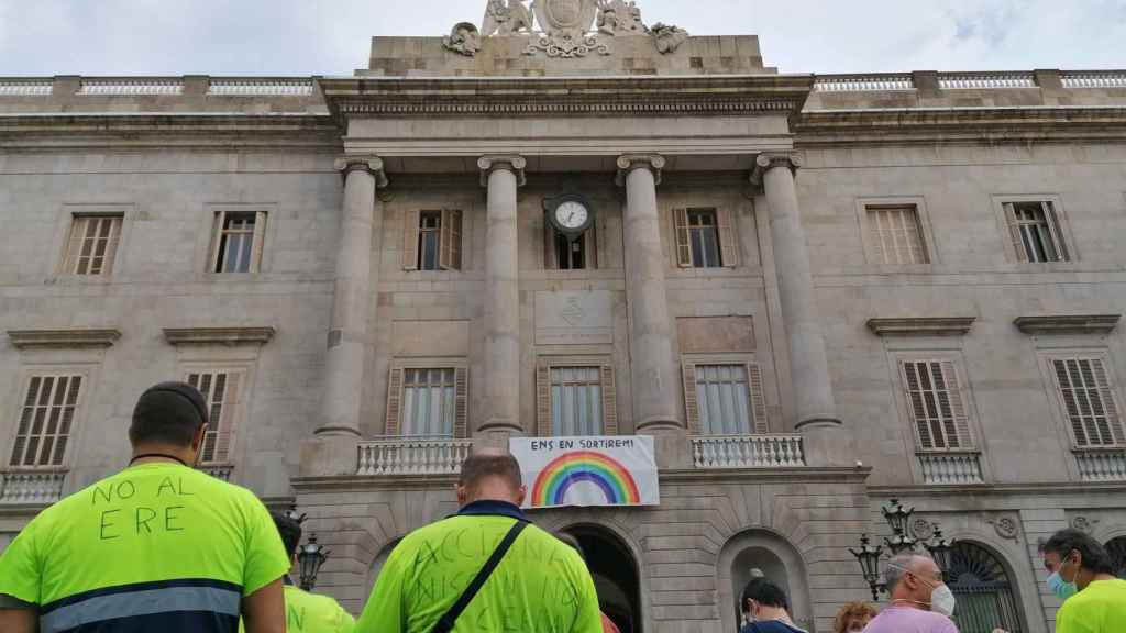 Trabajadores de Acciona en la manifestación de la Plaza de Sant Jaume / EP