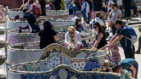 Turistas visitan el parque Güell, en Barcelona / EFE