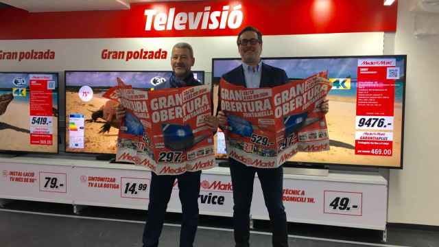 El gerente de la nueva tienda de Mediamarkt en Fontanella, Robert Gutiérrez, y el director de compras de Media Markt en España, Xavier Rofes / CG