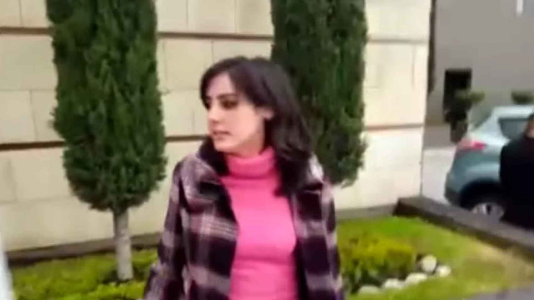 La mujer 'cazada' al salir del hotel en Ecuador