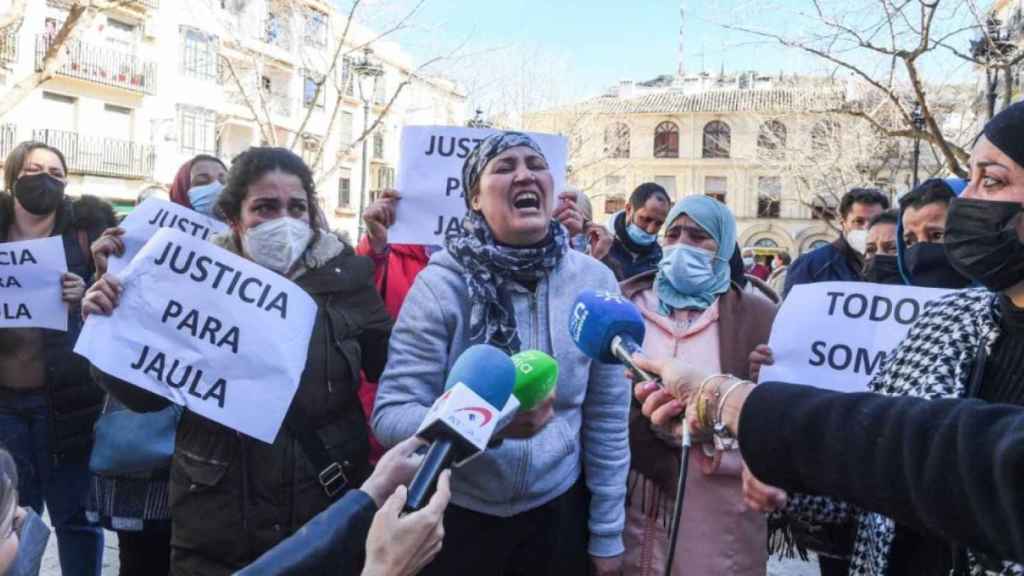 Hakima, la madre de la chica de 14 años asesinada en Alcalá la Real / EFE