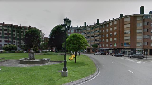 La fuente contra la que el conductor borracho empotró su coche / GOOGLE MAPS