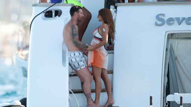 Leo Messi y Antonella Roccuzzo de vacaciones a bordo de un lujoso yate