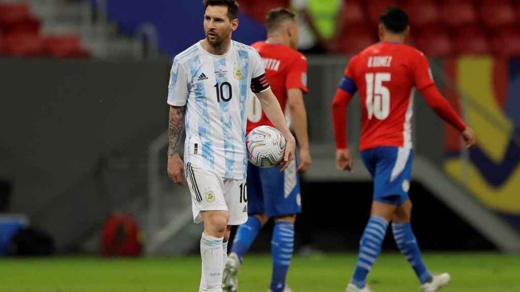 Messi jugando contra Paraguay / EFE