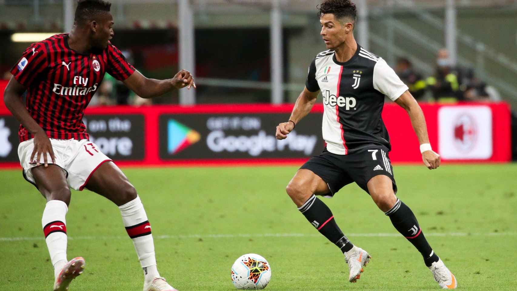 Cristiano Ronaldo durante el partido ante el AC Milan /EFE