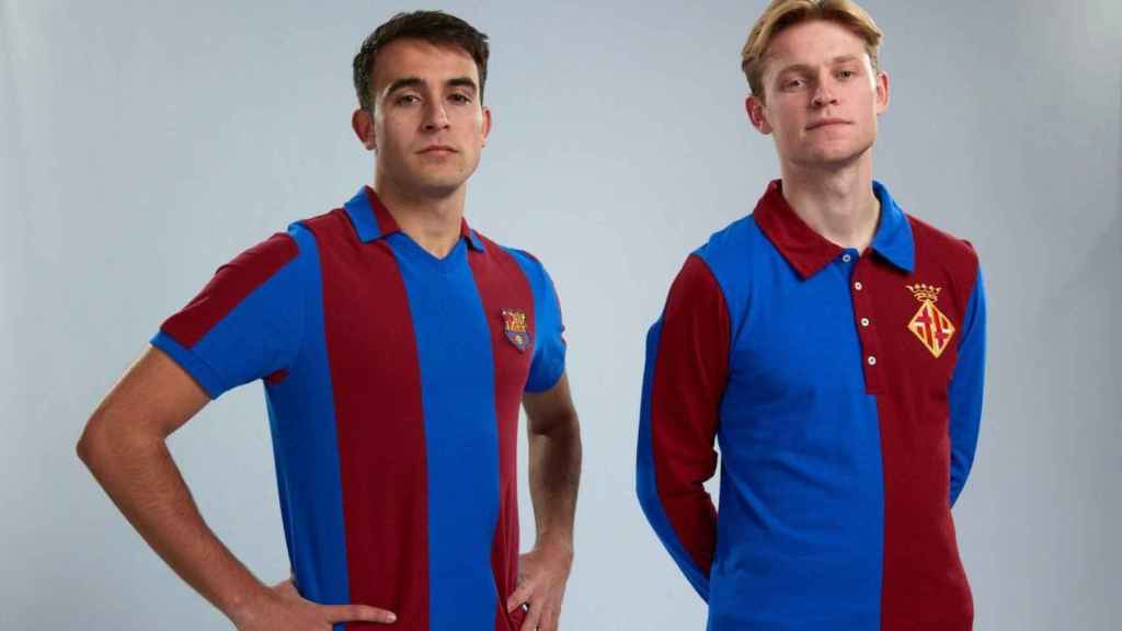 Eric García y Frenkie de Jong, posando con las camisetas retro del Barça / FCB