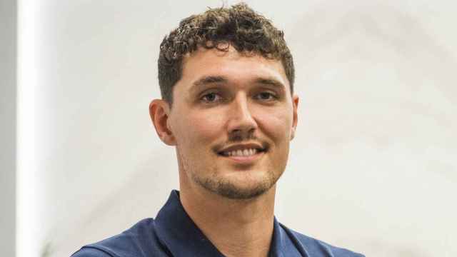 Andreas Christensen, posando en las instalaciones del Barça como el nuevo fichaje de Laporta / FCB