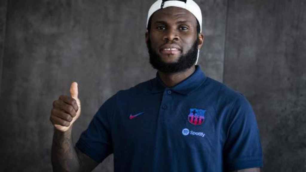 Franck Kessié, posando como jugador del Barça / FCB