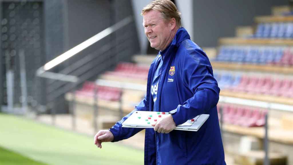 Ronald Koeman, en un entrenamiento del Barça | FCB