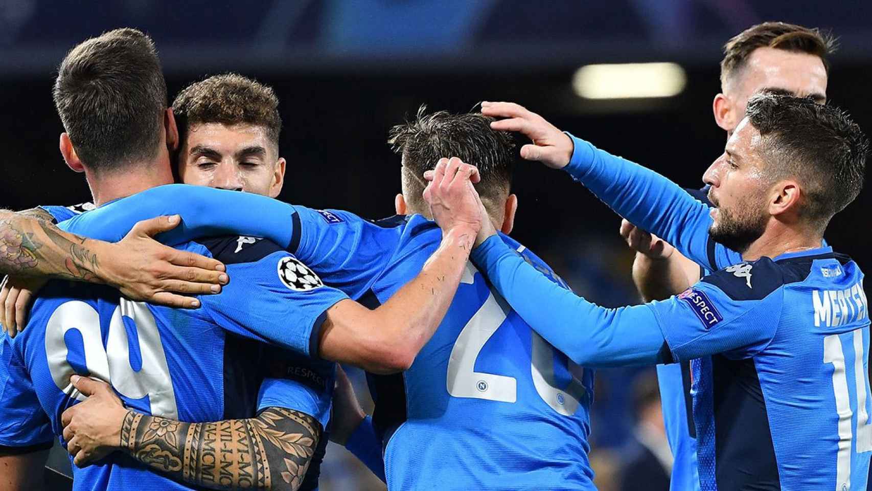 Fabián Ruiz celebrando el gol con sus compañeros / EFE