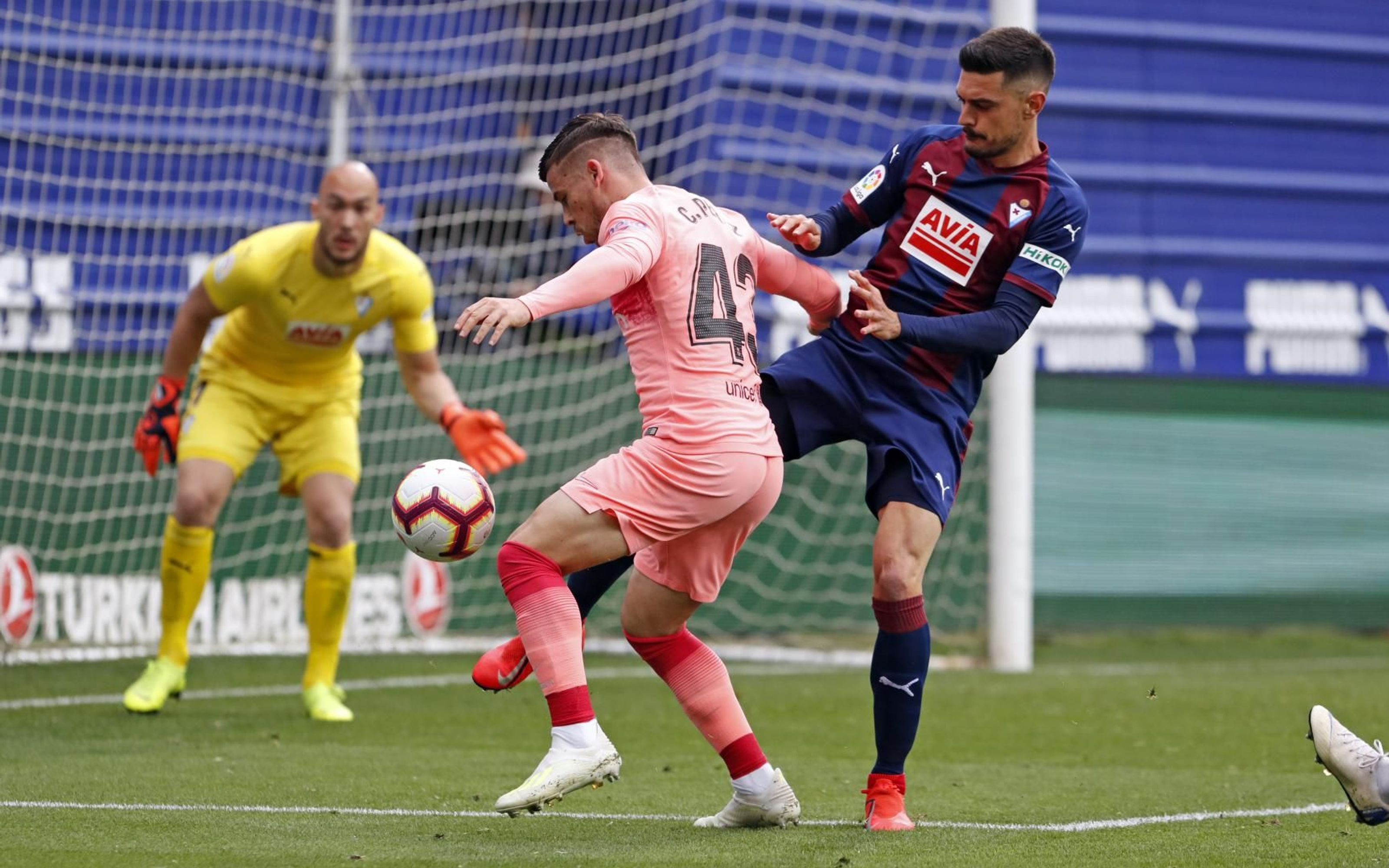 Carles Pérez participando en el Eibar - Barça / FC Barcelona