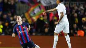 Éder Militao, durante un partido contra el Barça en el Camp Nou / EFE