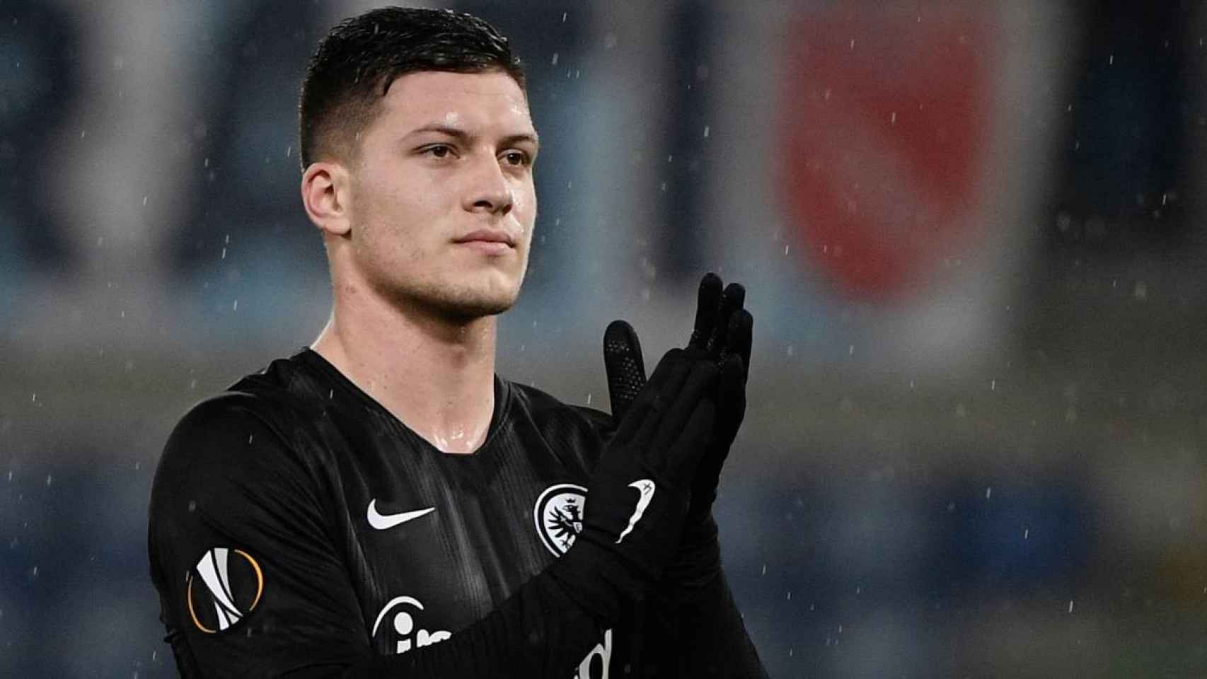 Luka Jovic aplaudiendo un acción con el Eintracht de  Frankfurt / EFE