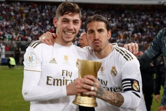 Fede Valverde, celebrando un título junto a Sergio Ramos | EFE