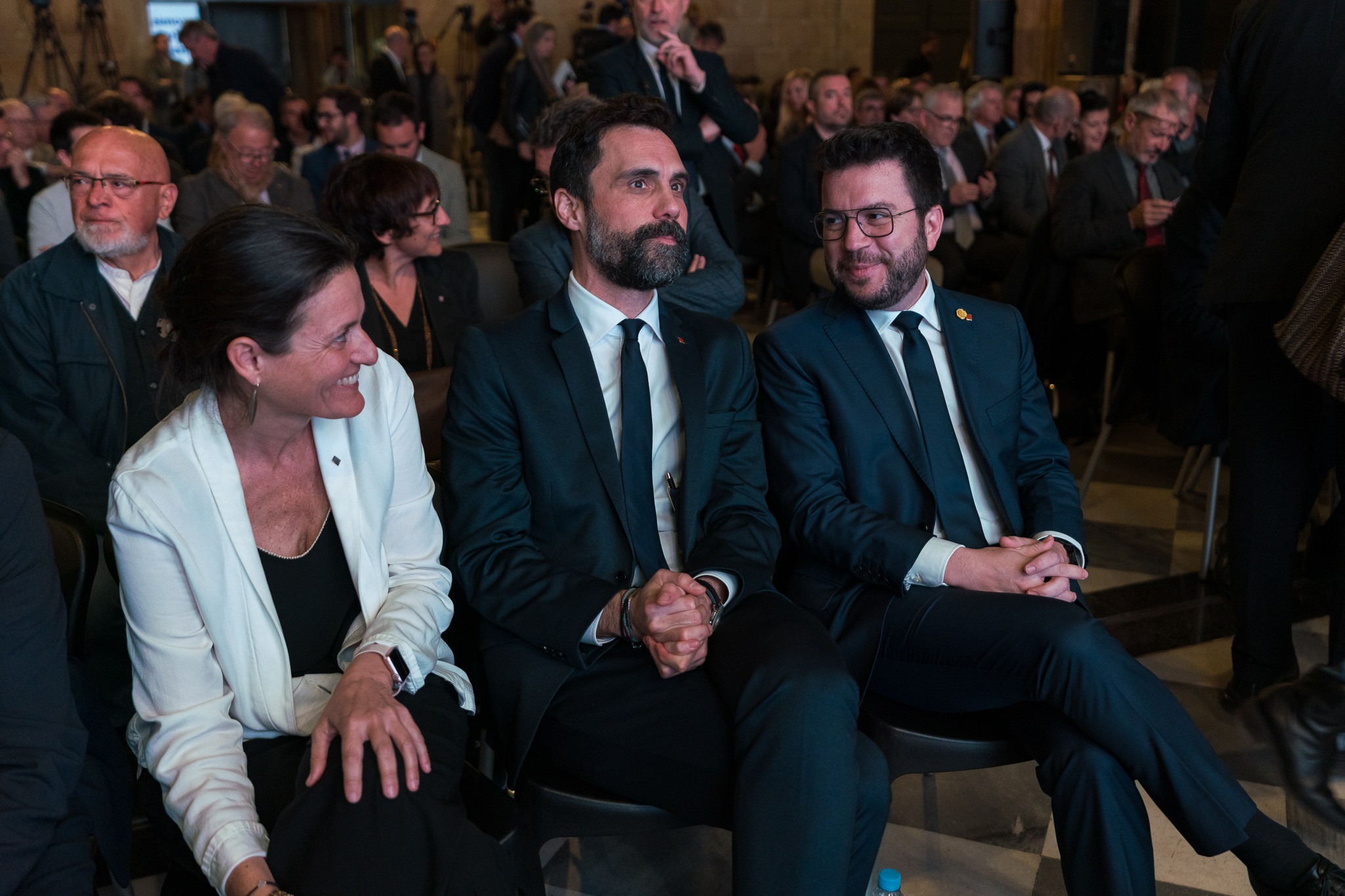 La directora general de Turisme, Marta Domènech, el conseller d’Empresa i Treball, Roger Torrent, y el presidente de la Generalitat de Catalunya, Pere Aragonès, durante la presentación del 'Compromís Nacional per un Turisme Responsable' / GENERALITAT DE CATALUNYA