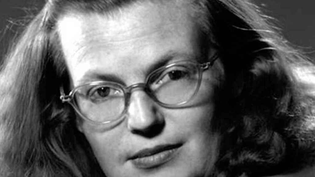 La escritora norteamericana Shirley Jackson, autora de historias fantásticas y de terror  / WIQUIPEDIA