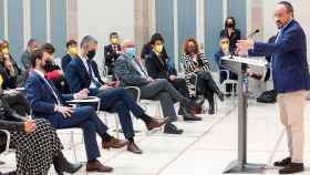 El líder del PPC, Alejandro Fernández, durante su intervención en la segunda sesión del debate de investidura del candidato de ERC a la presidencia de la Generalitat, Pere Aragonès / QUIQUE GARCÍA - EFE