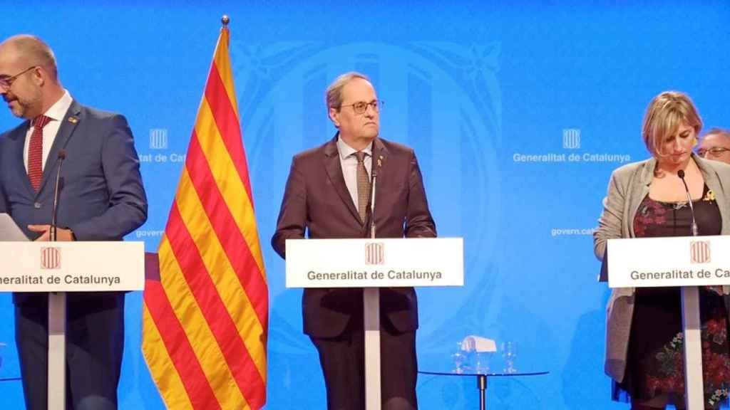 El 'conseller' de Interior, Miquel Buch (i); el presidente catalán, Quim Torra (c), y la 'consellera' de Salud, Alba Vergés, en la rueda de prensa para explicar las medidas ante el coronavirus / EP