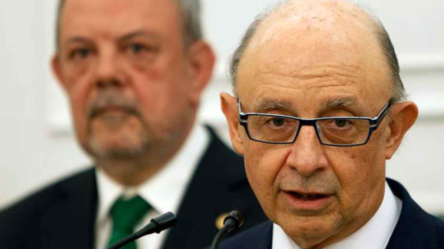 El ministro de Hacienda, Cristóbal Montoro, en una rueda de prensa / EFE