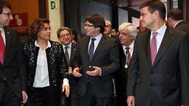 De izquierda a derecha, Carles Mundó, Dolors Montserrat, Enric Millo, Carles Puigdemont, Oriol Rusca y Rafael Català / JORDI BEDMAR