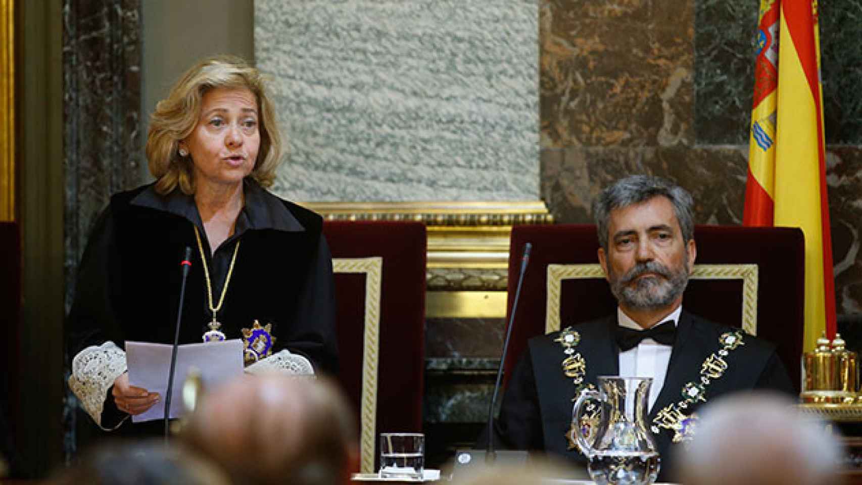 La fiscal general del Estado, Consuelo Madrigal (i), en presencia del presidente del Tribunal Supremo y del Consejo General del Poder Judicial, Carlos Lesmes (d), durante su intervención en la ceremonia de apertura del Año Judicial / EFE