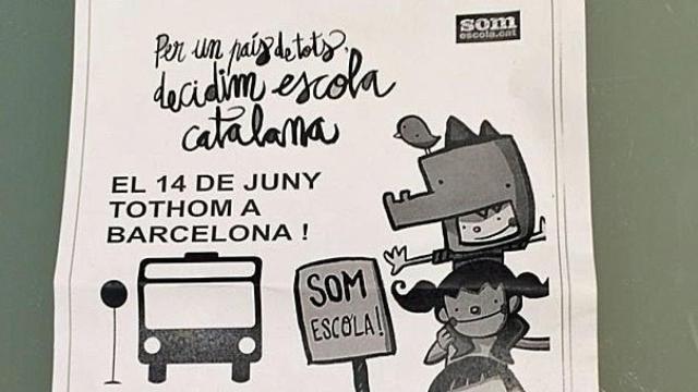 Panfletos repartidos por docentes a escolares en centros públicos de Cardedeu