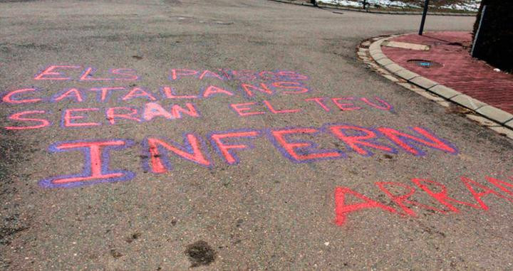 Las pintadas amenazantes de Arran contra el juez Pablo Llarena en Das (Girona) / RTVE