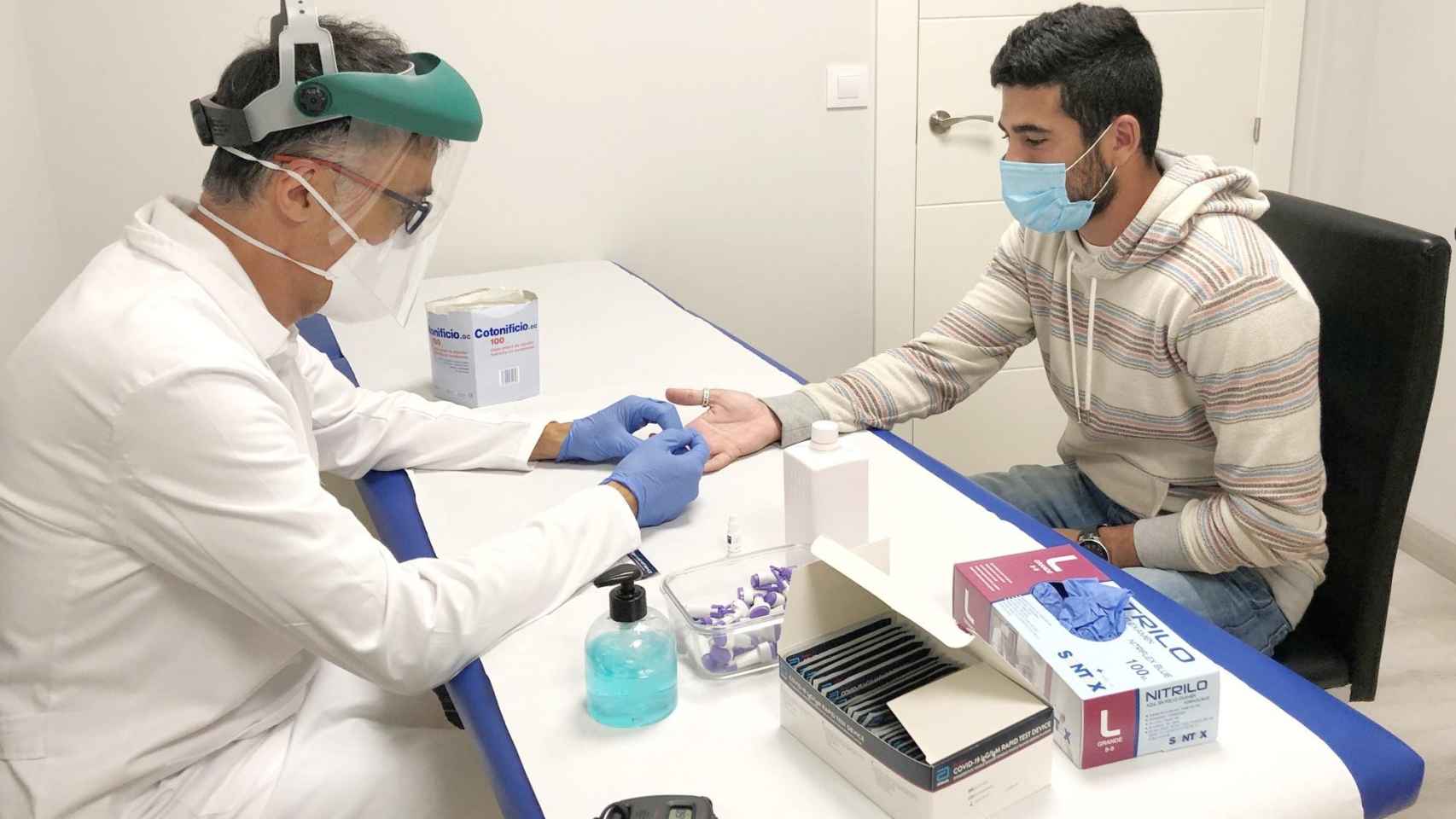 El futbolista Gonzalo Peña se somete al test del coronavirus / EP